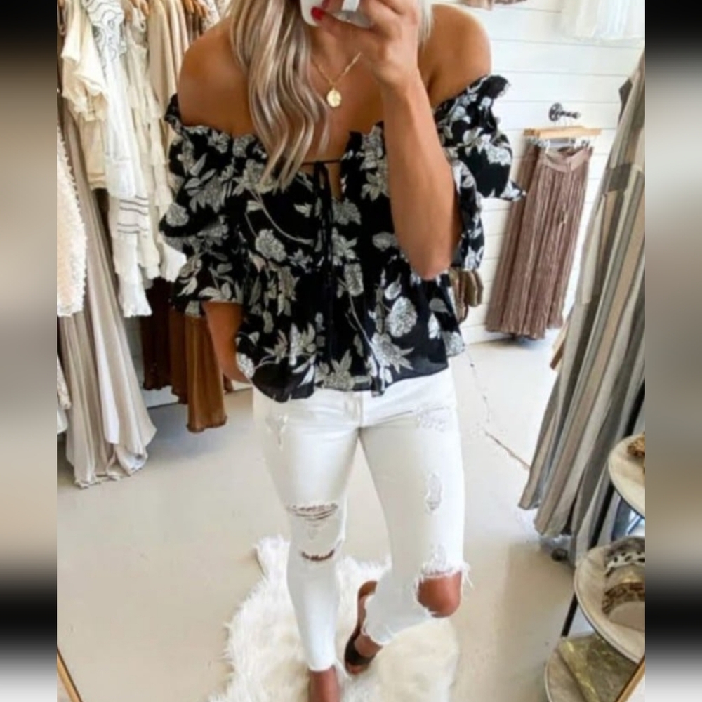 NWT BOUTIQUE Top SMALL